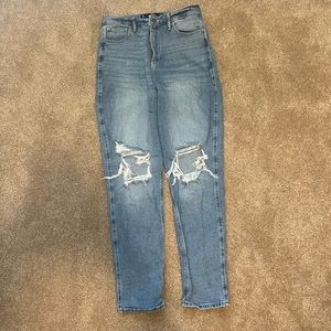 Hollister distressed High Rise Mom jeans size 7R
